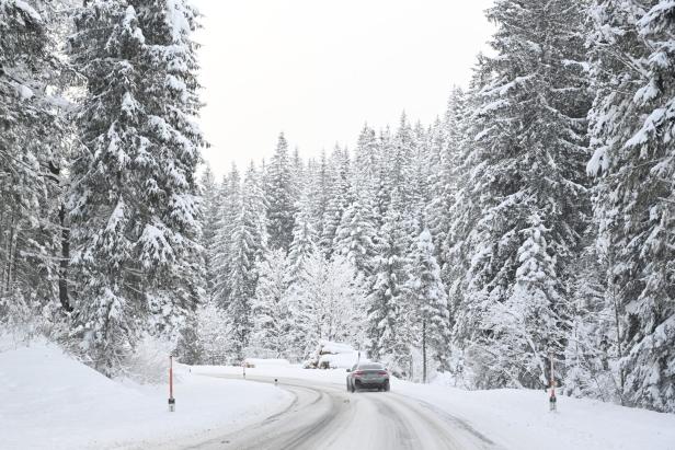 ++ THEMENBILD ++ KÄLTE / WINTER / WETTER / TEMPERATUREN / FROST / SCHNEE / VERKEHR