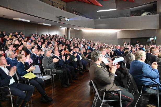 Publikum im Plenkersaal 