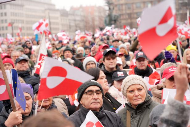 Copenhagen protest against escalating US rhetoric over Greenland