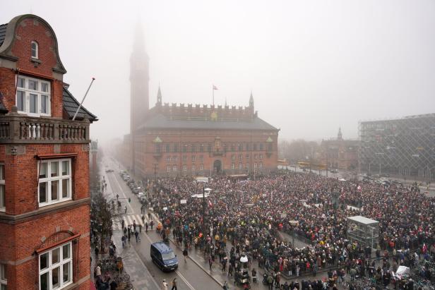 Copenhagen protest against escalating US rhetoric over Greenland