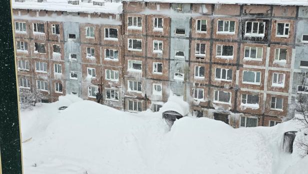 Snow covers the lower floors of an apartment block in Petropavlovsk-Kamchatskiy