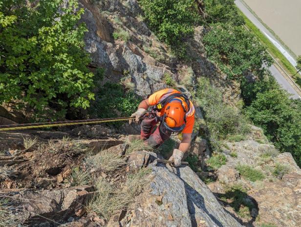 ++ HANDOUT ++ FELSSTURZ AUF B34 IN NIEDERÖSTERREICH: AUFRÄUMARBEITEN LAUFEN