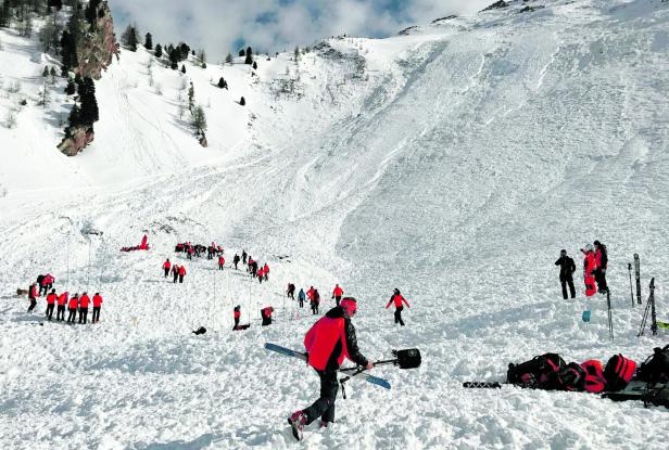 TIROL: MINDESTENS DREI TOTE NACH LAWINENABGANG