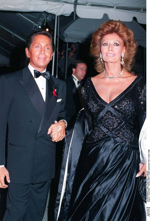 VALENTINO SOPHIA LOREN SOIREE VALENTINO LIFE A NEW-YORK PLAN AMERICAIN *** VALENTINO SOPHIA LOREN ABENDFEIER VALENTINO L