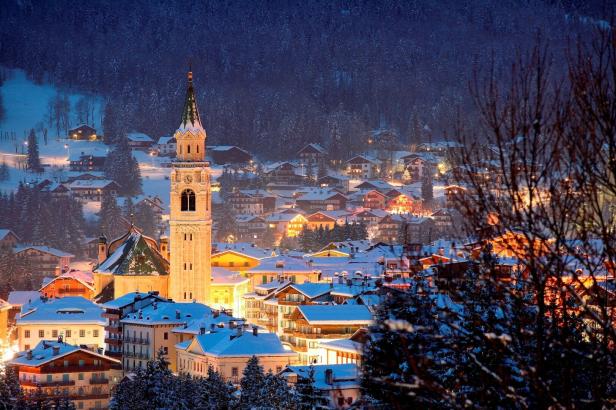 Cortina im Winter abends
