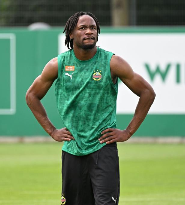 FUSSBALL: TRAININGSSTART SK RAPID: MBUYI