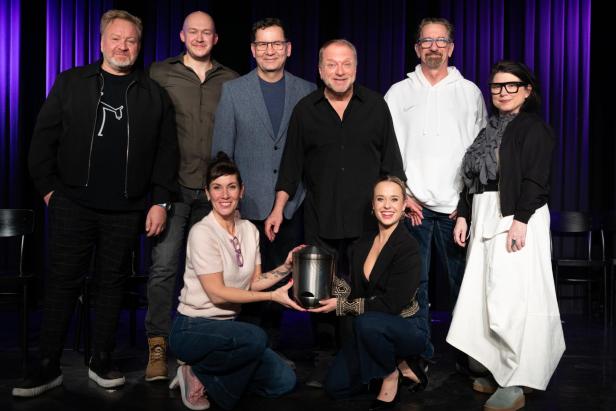 Eine Gruppe Menschen auf einer Bühne