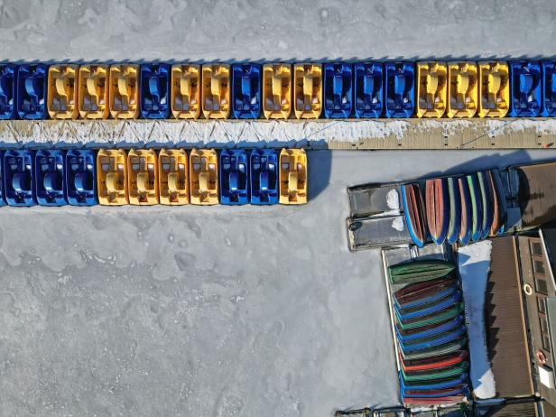 Frost lässt Stausee einfrieren