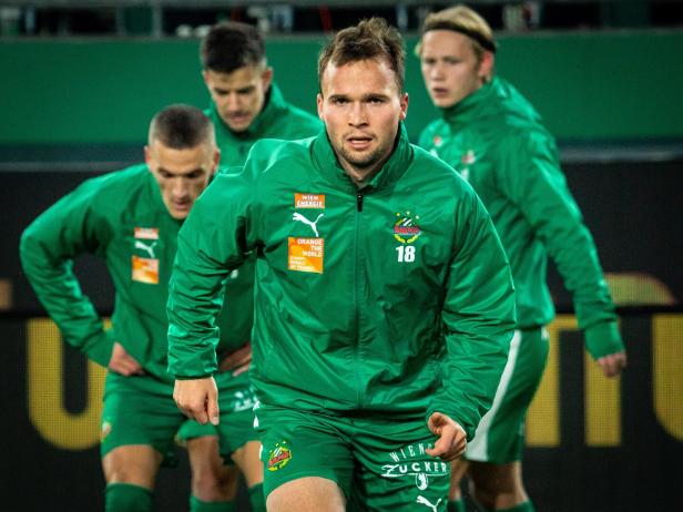 ++ HANDOUT ++ FUSSBALL: CHARITY-PROJEKTE DER BUNDESLIGISTEN IN DER WEIHNACHTSZEIT: AKTION "ORANGE THE WORLD" VON SK RAPID - SEIDL