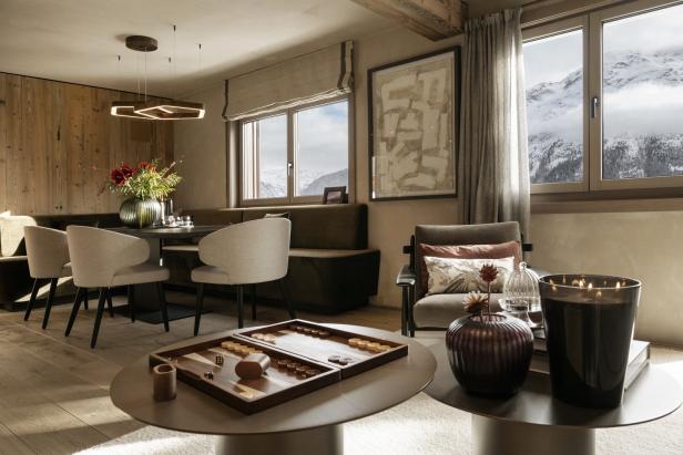 Wohnzimmer eines Chalets in St. Moritz