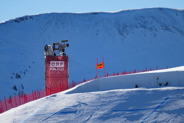 ORF-Kameramann im Einsatz bei einem Ski-Rennen