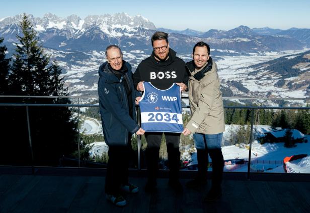 Michael Huber, der Präsident des Kitzbüheler Ski Club (li.), Robert Schmidle, CEO der WWP-Group, und Christian Scherer, Generalsekretär von Ski Austria