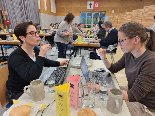 Önologin Irene Struffi und Monika Graf 