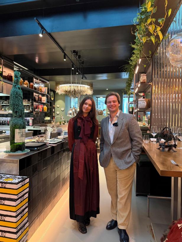 Marketing Social Media-Mitarbeiterin Lisa Marie und Tono Soravia im Collina am Berg