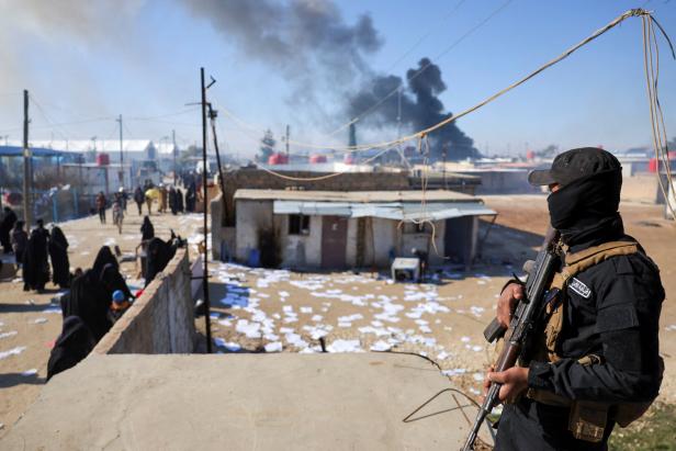 Die syrischen Regierungssicherheitskräfte haben das berüchtigte Lager al-Hol übernommen.