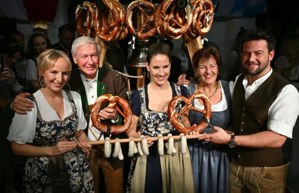 "33. WEISSWURSTPARTY": HAUSER