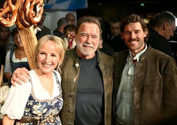 "33. WEISSWURSTPARTY": HAUSER / SCHWARZENEGGER