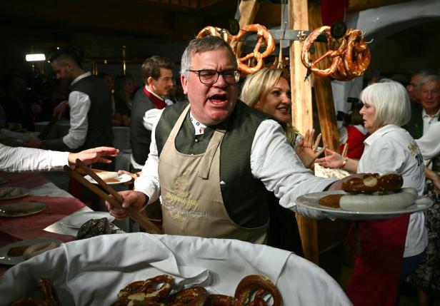 "33. WEISSWURSTPARTY": ELTON