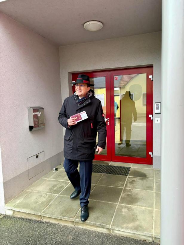 SPÖ-Stadtchef Matthias Stadler bei der Stimmabgabe im Rahmen der St. Pölten-Wahl