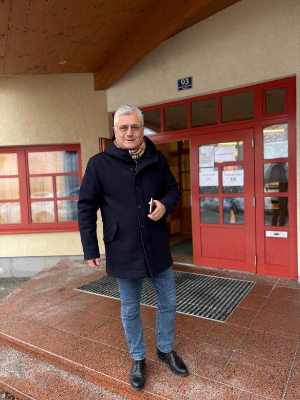 FPÖ-Spitzenkandidat Martin Antauer gibt seine Stimme im Rahmen der St. Pölten Wahl ab