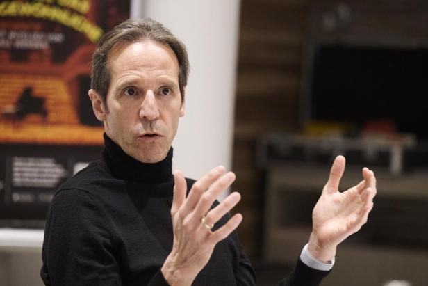 Porträt von Prim. Univ.-Prof. Dr. Peter Götzinger, Leiter der Abteilung für Allgemein-, Viszeral- und Gefäßchirurgie, Universitätsklinikum St. Pölten