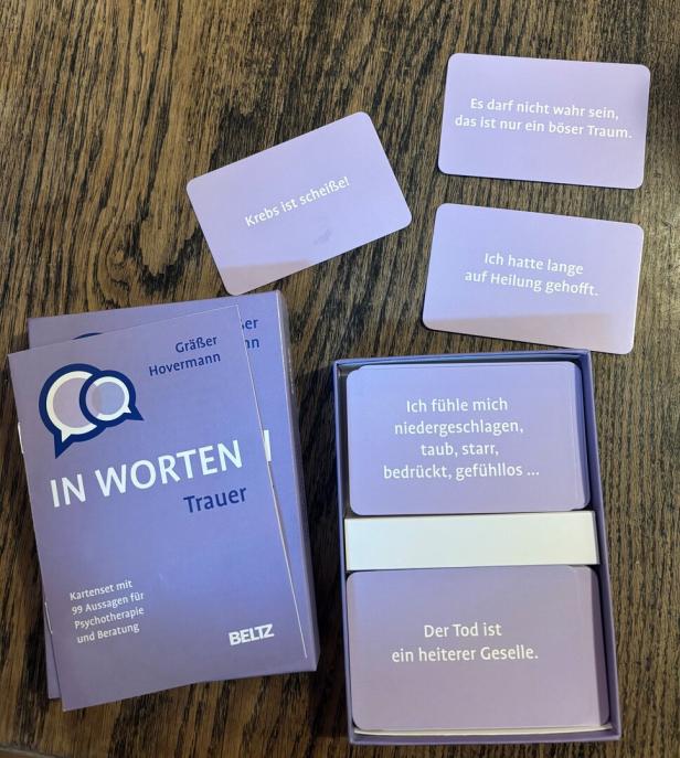 Violette Trauerkärtchen