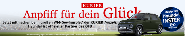 Werbebanner für ein Gewinnspiel mit Hyundai INSTER als Hauptpreis vor Fußballstadion.