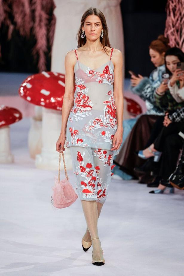 FASHION-FRANCE-WOMEN-CHANEL
