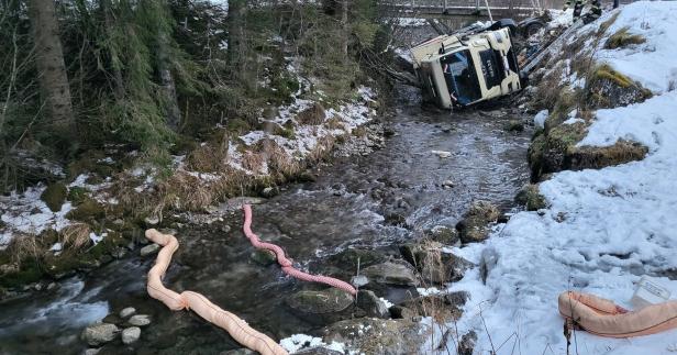 Ölsperren wurden errichtet 