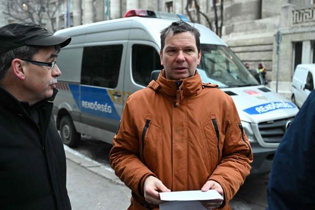 Der Vater von Maja T. versuchte, mit einem Protestmarsch die deutsche Bundesregierung zu erreichen.