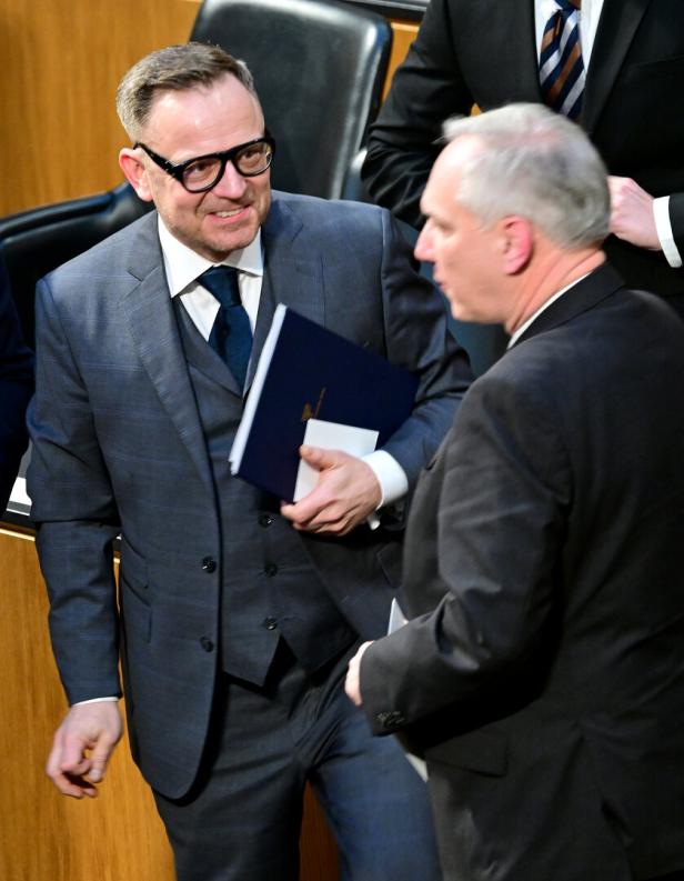 HOLOCAUST GEDENKVERANSTALTUNG IM PARLAMENT: ROSEN / ROSENKRANZ