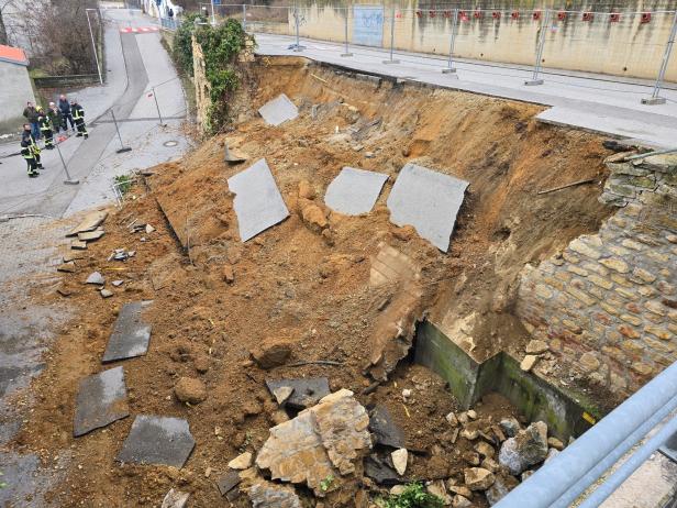 Sicherungsarbeiten nach Hangrutsch