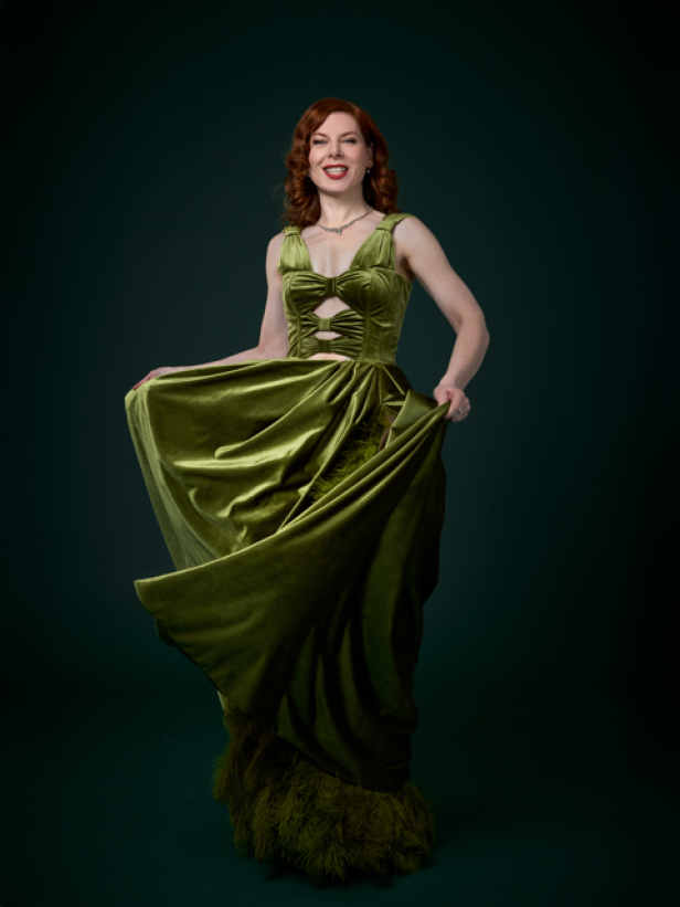 Teresa Vogl in ihrer Opernballrobe