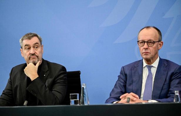 Der bayerische Ministerpräsident Markus Söder und der deutsche Bundeskanzler Friedrich Merz im Kanzleramt in Berlin.