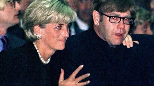 Diana, Prinzessin von Wales, und Elton John bei einer Veranstaltung.