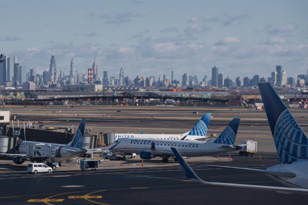 Holiday travel surge continues in Newark