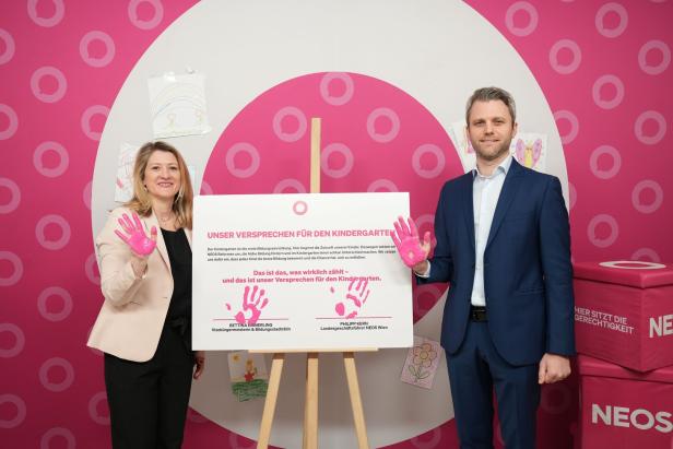 Bildungsstadträtin Bettina Emmering und Landesgeschäftsführer Philipp Kern von den Neos Wien