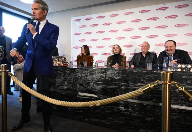 PK SHARON STONE ALS STARGAST AM OPERNBALL:  STONE / HAIDER / GUSCHLBAUER / LAFER