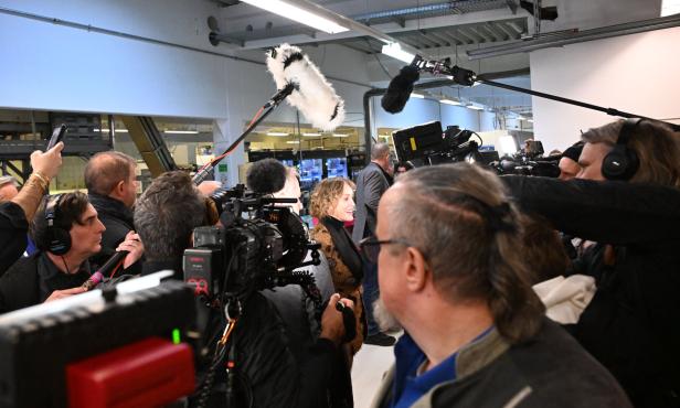 PK SHARON STONE ALS STARGAST AM OPERNBALL:  STONE