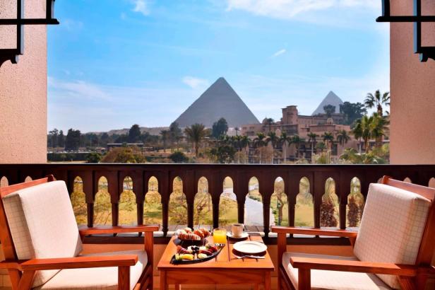 Der Blick aus dem Marriott Mena House auf die Pyramiden von Gizeh