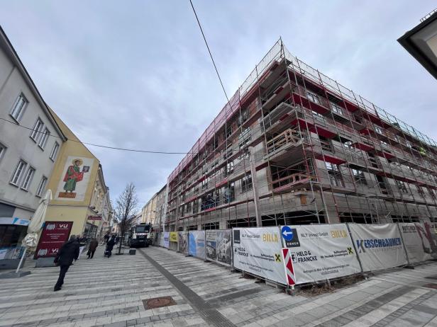 Ins Erdgeschoß des neuen Komplexes zieht ein Billa. Darüber gibt es 37 Appartements.