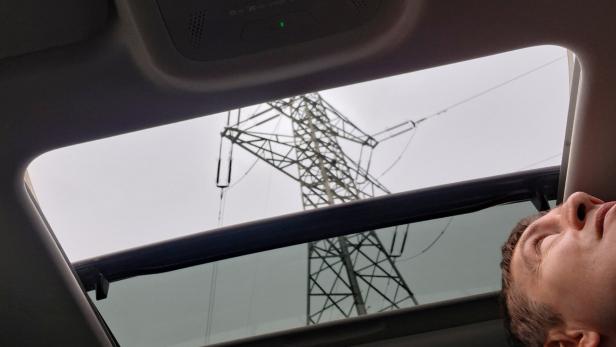 In der Premium-Ausstattung hat der Omoda 5 neben Sitz- und Lenkradheizung auch ein Schiebedach.