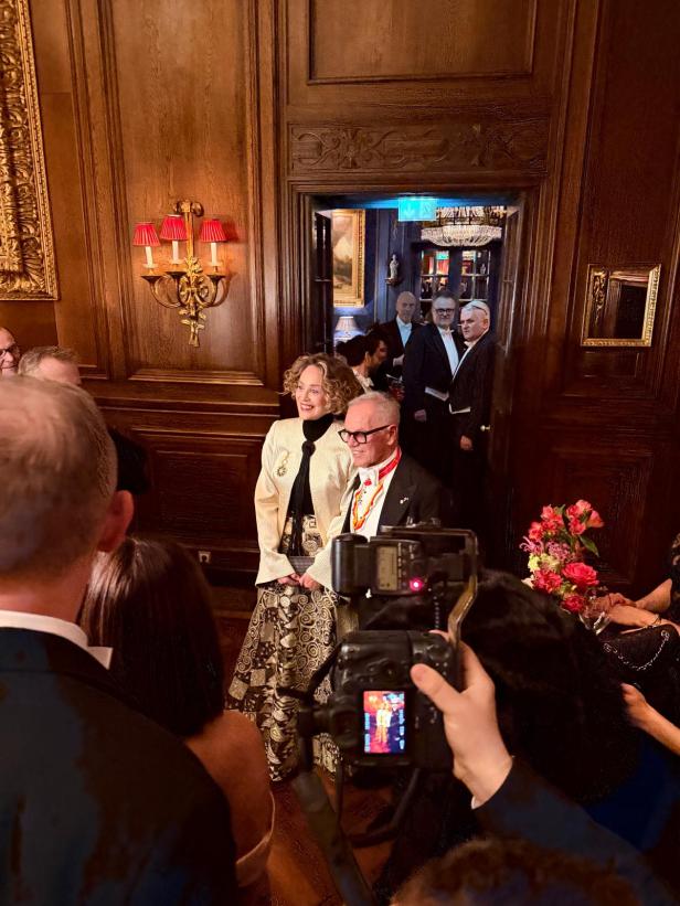 Sharon Stone und Wolfgang Puck auf dem Wiener Opernball 2026
