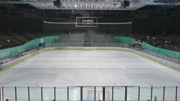 Berliner Deutschlandhalle gesprengt