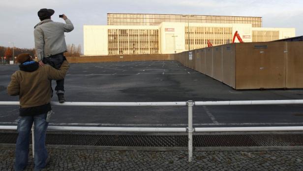 Berliner Deutschlandhalle gesprengt