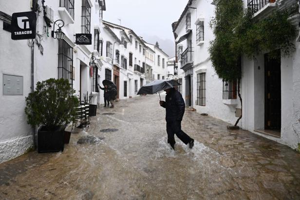 TOPSHOT-SPAIN-WEATHER-CLIMATE-EMERGENCY-FLOOD