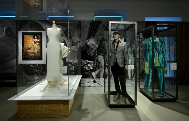 QWIEN: UNITED BY QUEERNESS - DIE SONG CONTEST AUSSTELLUNG"