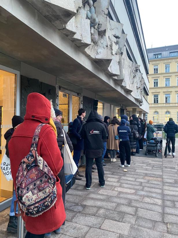 Eine Menschenschlange