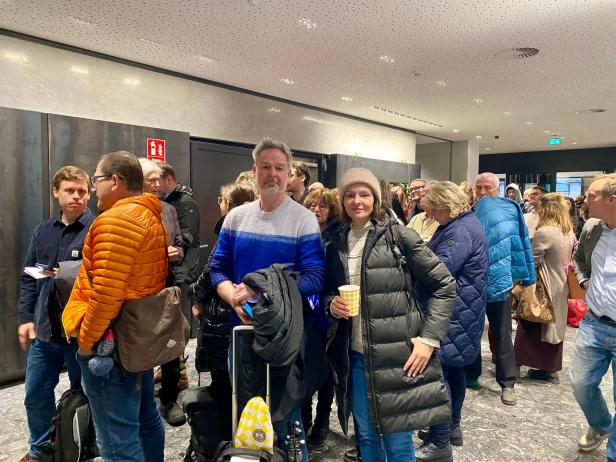 Medienvertreter vor Gerichtssaal