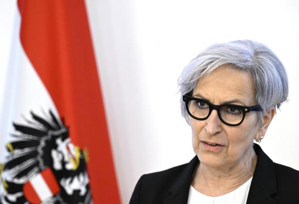 Justizministerin Anna Sporrer